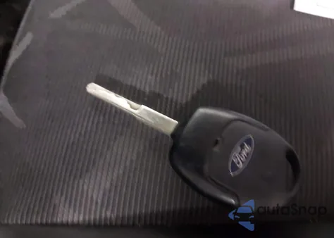 2013 Ford Fiesta Se z USA, uszkodzony, nr VIN 3FADP4EJ8DM193710